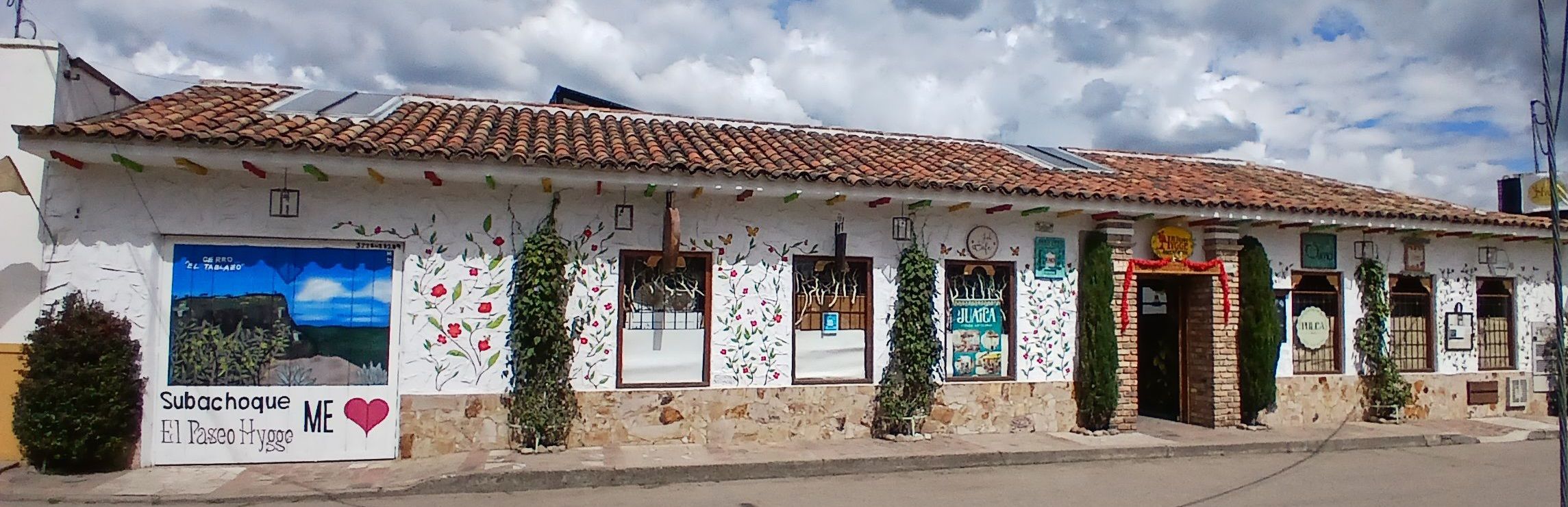 Fachada del Paseo Hygge sobre la calle 4 de Subachoque